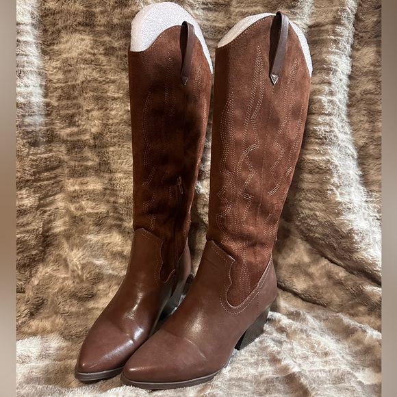 Knee high boots - Picture 2 of 4